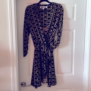 Vicky Tiel gold chain print black wrap dress-new with tags